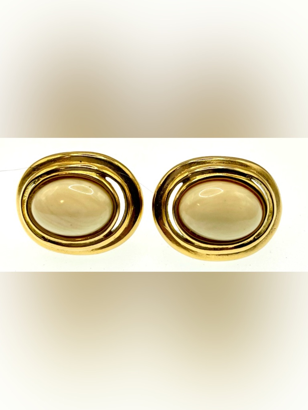Vintage Carolee Gold Tone Lucite Cabochon Oval Pierced Earrings Classic